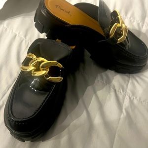Loafers black